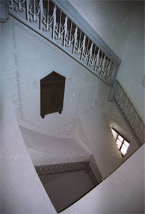 Интерьер здания ИАИ. Главная лестница. Фото С. Туманова. 2000г.