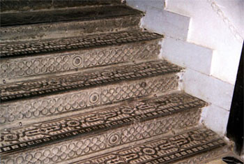 Интерьер здания ИАИ. Ступени главной лестницы. Фото М.В. Педенко. 2000г.