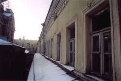Вид из крыла здания.Фото М.В. Головкиной. 2000 год. год.